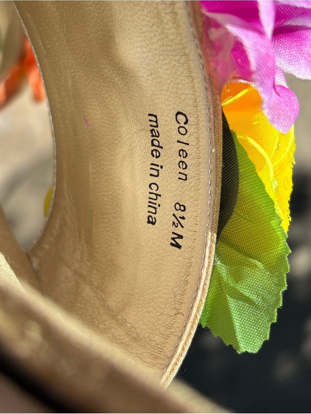Women’s Size 8.5. J. Renee Gold Floral Slide Heels with Multicolor Flowers - Picture 8 of 11